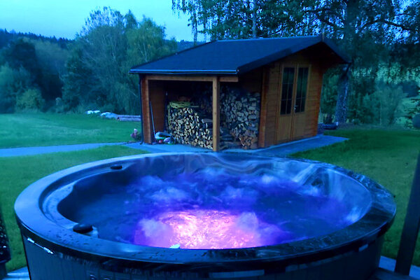 Chalet im Bayerischen Wald mit großer Terrasse und Hot Tub